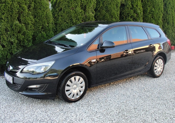 Opel Astra cena 24900 przebieg: 203481, rok produkcji 2015 z Staszów małe 232